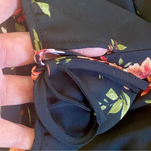 Collective Concepts Dark Floral Surplice Wrap Tie Sleeve Blouse Sz XL - Picture 7 of 12